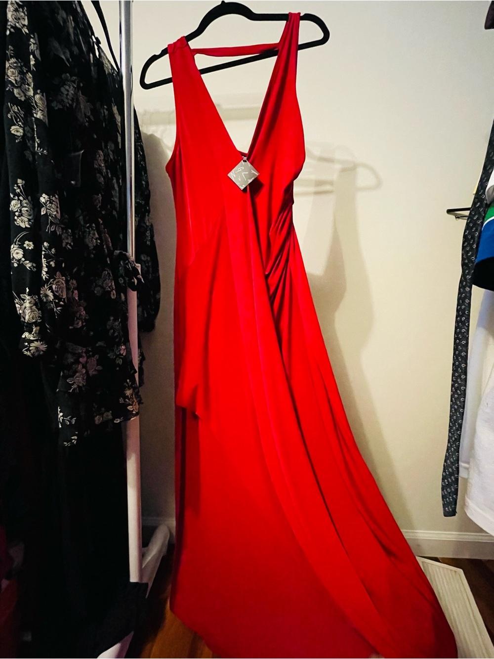 Asymmetrical Nastygal-Elegant Red V-Neck Evening Dress - Sleeveless Draped Gown